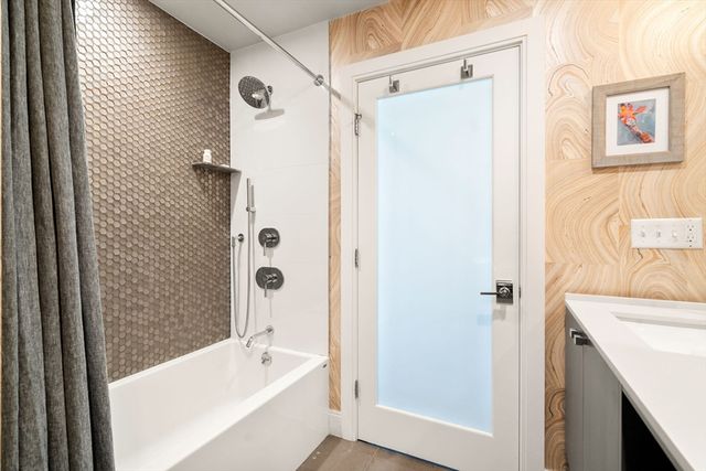 27 Salcombe St 2, Boston, MA 02125