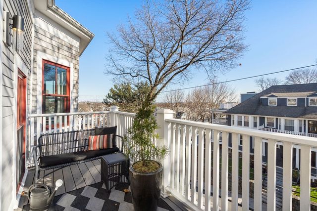 27 Salcombe St 2, Boston, MA 02125