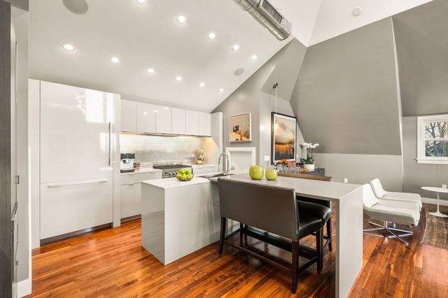 27 Salcombe St 2, Boston, MA 02125