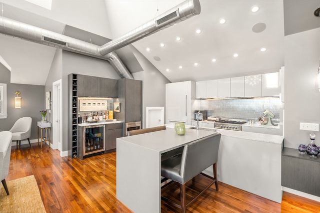 27 Salcombe St 2, Boston, MA 02125