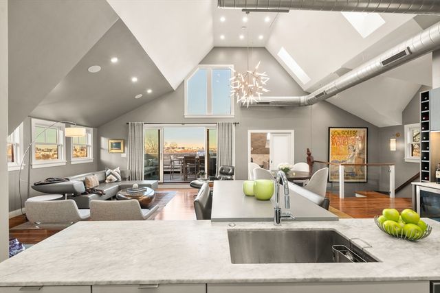 27 Salcombe St 2, Boston, MA 02125