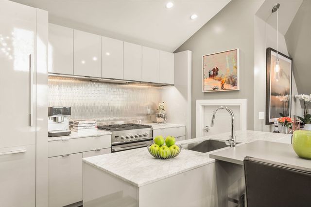 27 Salcombe St 2, Boston, MA 02125