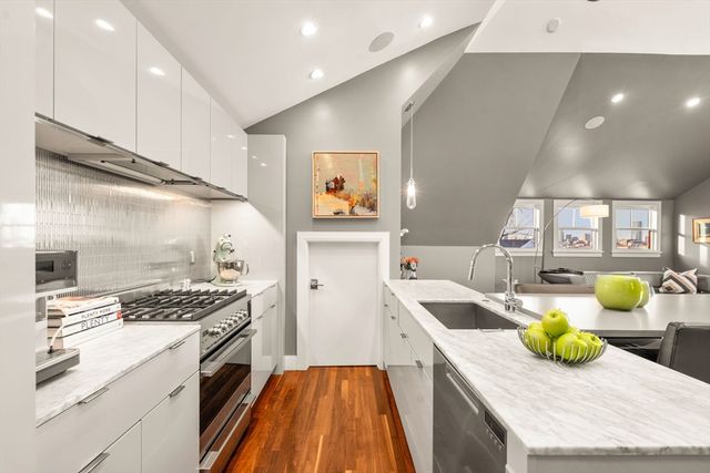 27 Salcombe St 2, Boston, MA 02125