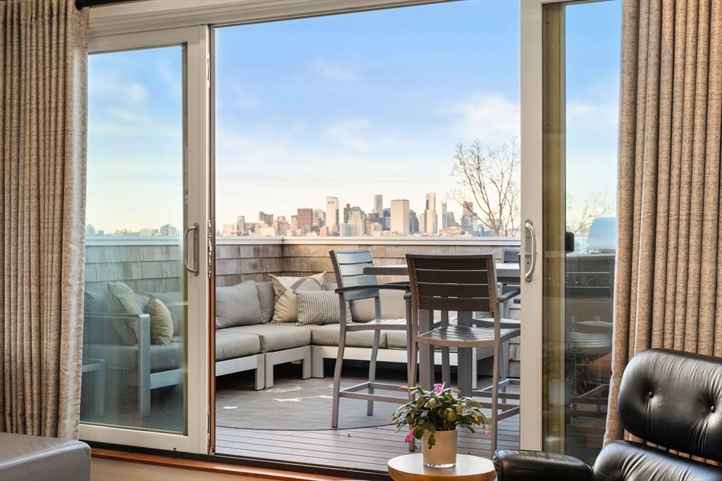 27 Salcombe St 2, Boston, MA 02125