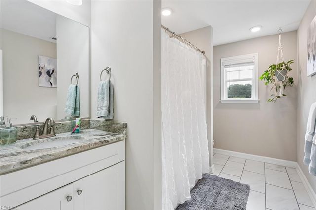 29 Hunts Neck RD, Poquoson, VA 23662
