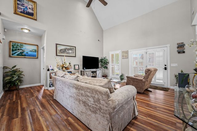 385 Thoroughbred Ln, Hartsville, TN 37074