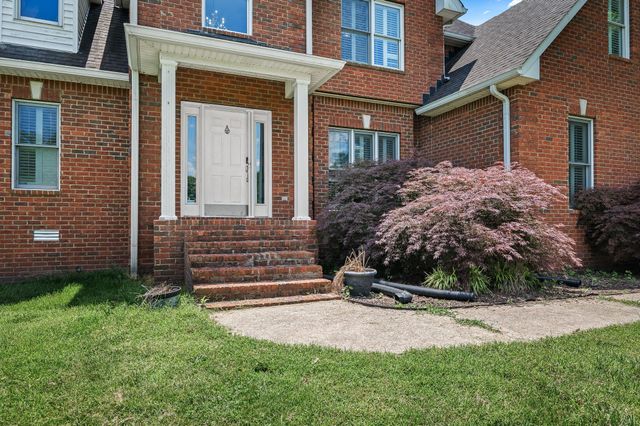 385 Thoroughbred Ln, Hartsville, TN 37074