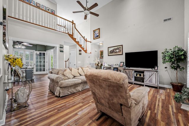 385 Thoroughbred Ln, Hartsville, TN 37074