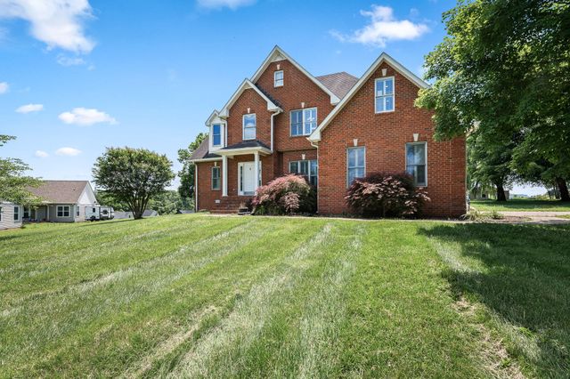 385 Thoroughbred Ln, Hartsville, TN 37074