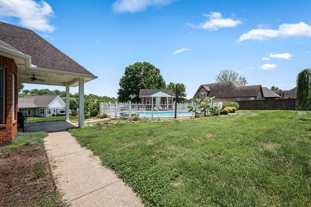 385 Thoroughbred Ln, Hartsville, TN 37074