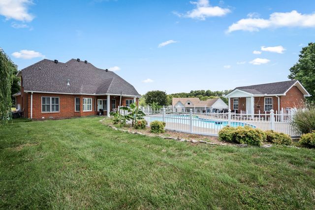 385 Thoroughbred Ln, Hartsville, TN 37074