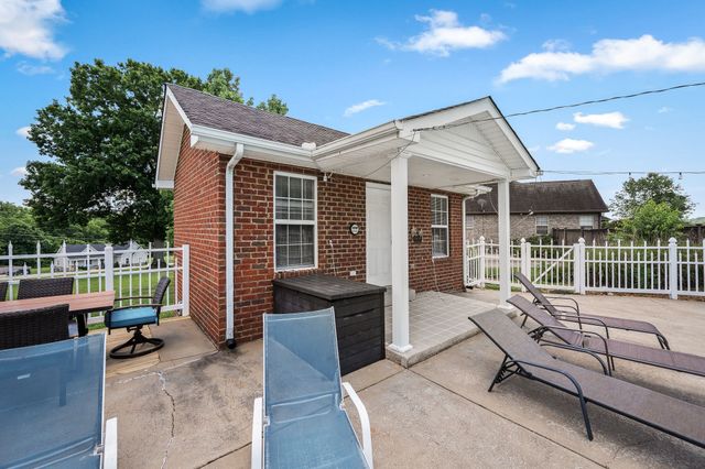 385 Thoroughbred Ln, Hartsville, TN 37074