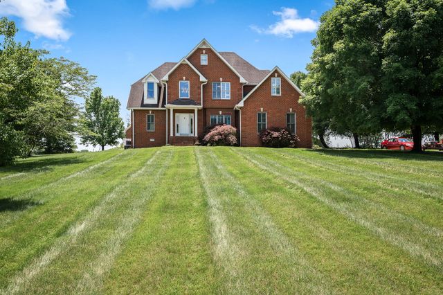 385 Thoroughbred Ln, Hartsville, TN 37074