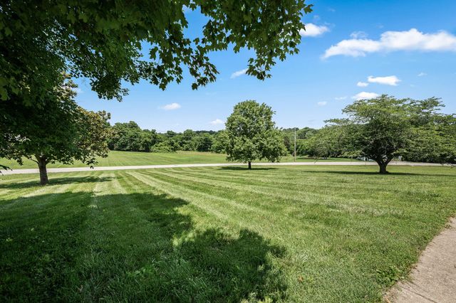 385 Thoroughbred Ln, Hartsville, TN 37074