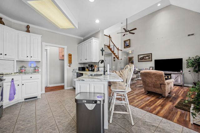385 Thoroughbred Ln, Hartsville, TN 37074
