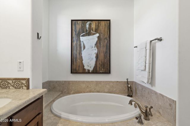 18650 N THOMPSON PEAK -- 2063, Scottsdale, AZ 85255