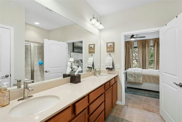 704 Archer LN, Georgetown, TX 78633