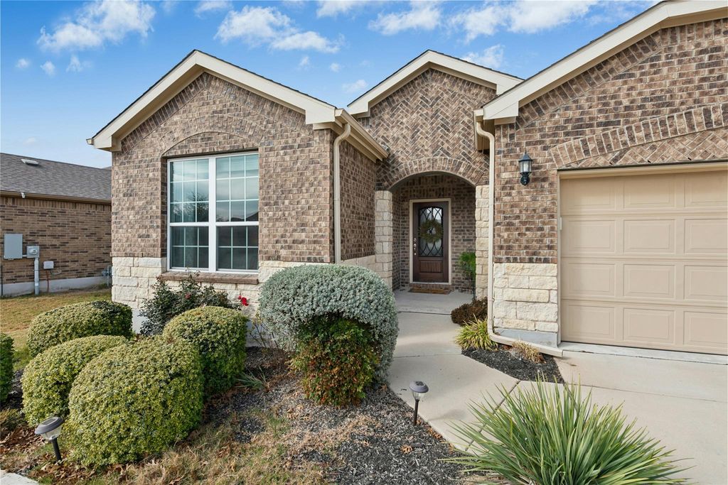704 Archer LN, Georgetown, TX 78633