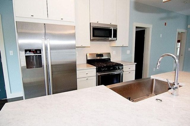 196 Walden St 3, Cambridge, MA 02140