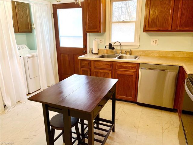 381 James Court, High Point, NC 27265