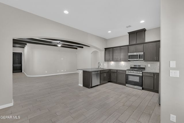 10613 HIDDEN PALM Place, El Paso, TX 79924