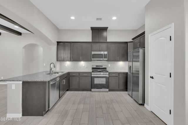 10613 HIDDEN PALM Place, El Paso, TX 79924