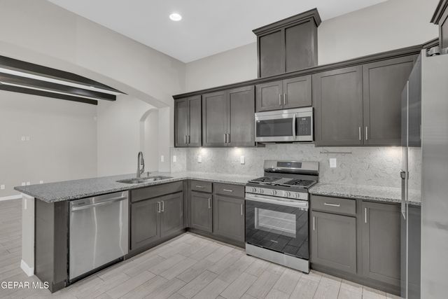 10613 HIDDEN PALM Place, El Paso, TX 79924