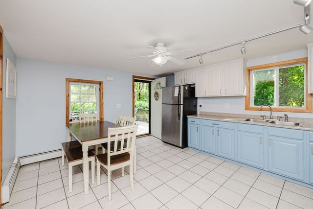 13 Luscomb Ln, New Bedford, MA 02745