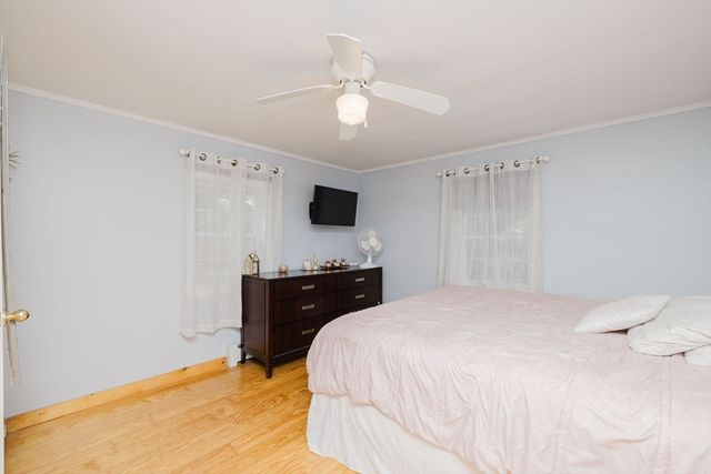 13 Luscomb Ln, New Bedford, MA 02745