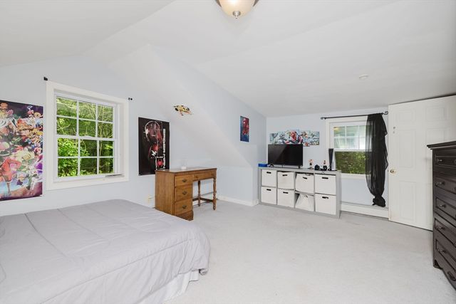 13 Luscomb Ln, New Bedford, MA 02745
