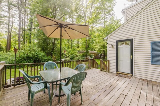 13 Luscomb Ln, New Bedford, MA 02745