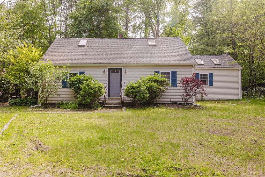 13 Luscomb Ln, New Bedford, MA 02745