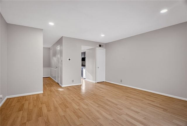 384 Newburn Dr, Scott Twp, PA 15216