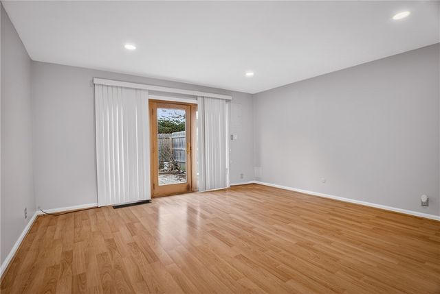 384 Newburn Dr, Scott Twp, PA 15216