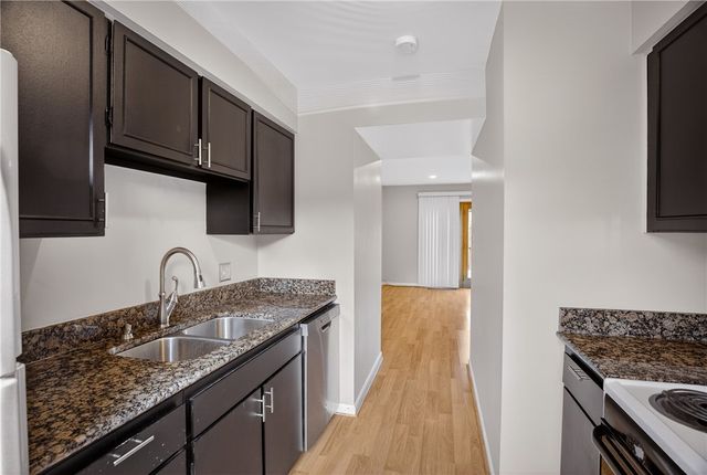 384 Newburn Dr, Scott Twp, PA 15216