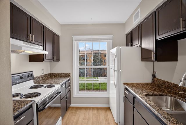 384 Newburn Dr, Scott Twp, PA 15216