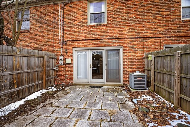 384 Newburn Dr, Scott Twp, PA 15216