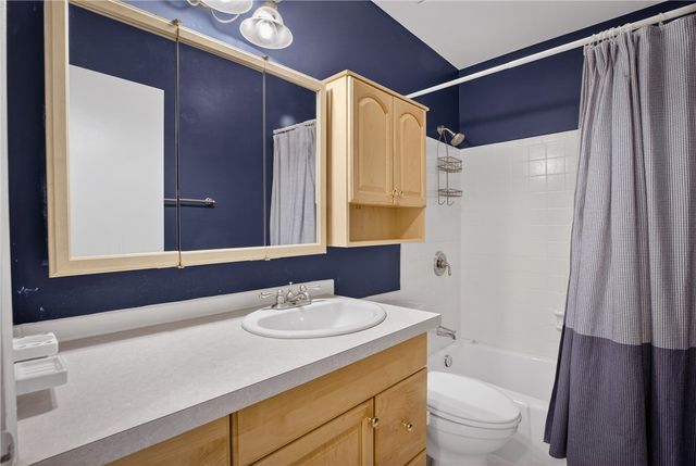 384 Newburn Dr, Scott Twp, PA 15216