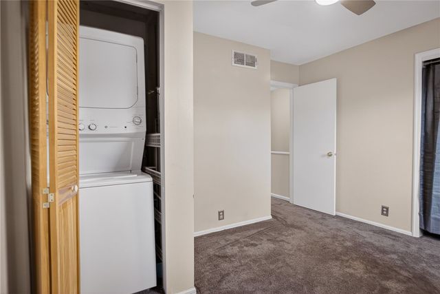 384 Newburn Dr, Scott Twp, PA 15216