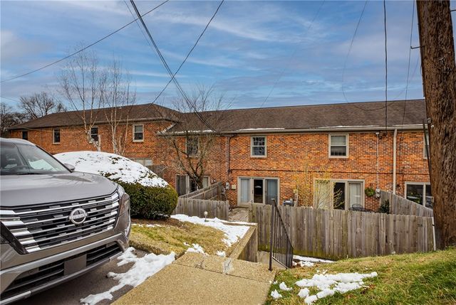 384 Newburn Dr, Scott Twp, PA 15216