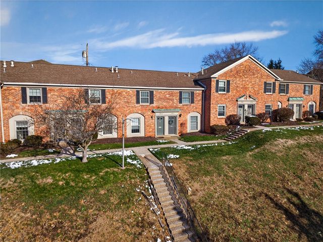 384 Newburn Dr, Scott Twp, PA 15216