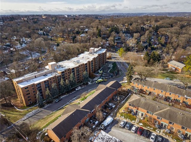 384 Newburn Dr, Scott Twp, PA 15216