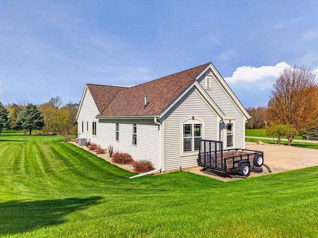 N5187 Union Hill ROAD, Oconomowoc, WI 53066