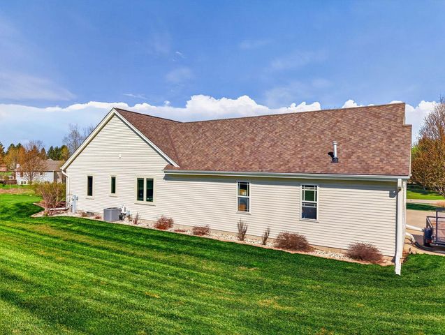 N5187 Union Hill ROAD, Oconomowoc, WI 53066