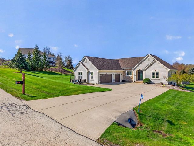 N5187 Union Hill ROAD, Oconomowoc, WI 53066
