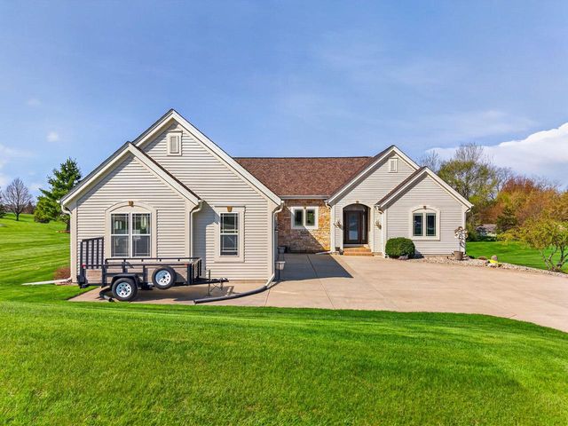 N5187 Union Hill ROAD, Oconomowoc, WI 53066