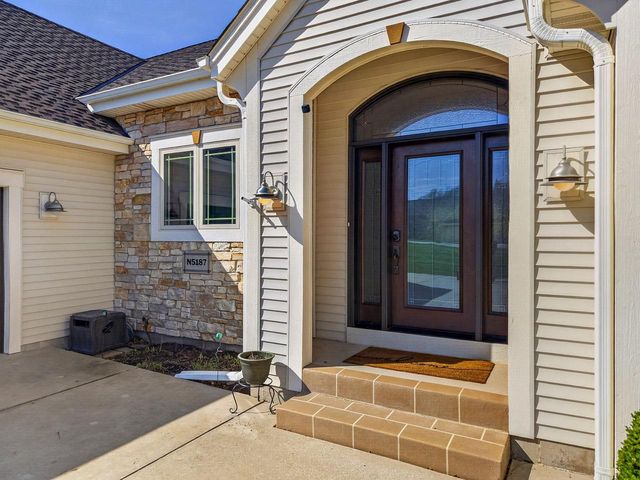 N5187 Union Hill ROAD, Oconomowoc, WI 53066