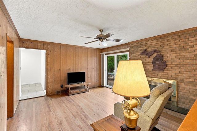 32460 Dunford Street, Farmington Hills, MI 48334