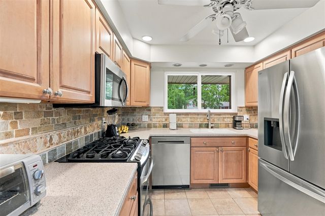 32460 Dunford Street, Farmington Hills, MI 48334