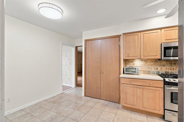 32460 Dunford Street, Farmington Hills, MI 48334